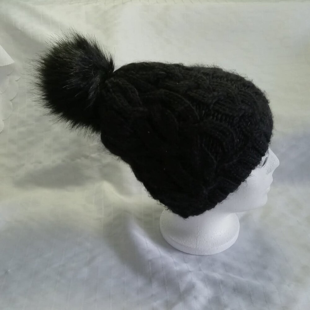 Black women's beanie with pom-pom - Very very soft - linen, stretchy